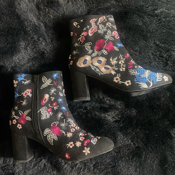 JustFab Shoes - JustFab Black Floral Embroidered Heeled Boots Pink Blue Size 10